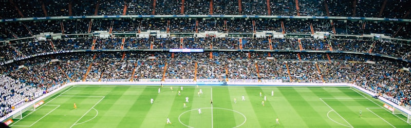 英格兰与意大利国家队在欧洲杯决赛中对抗的场景